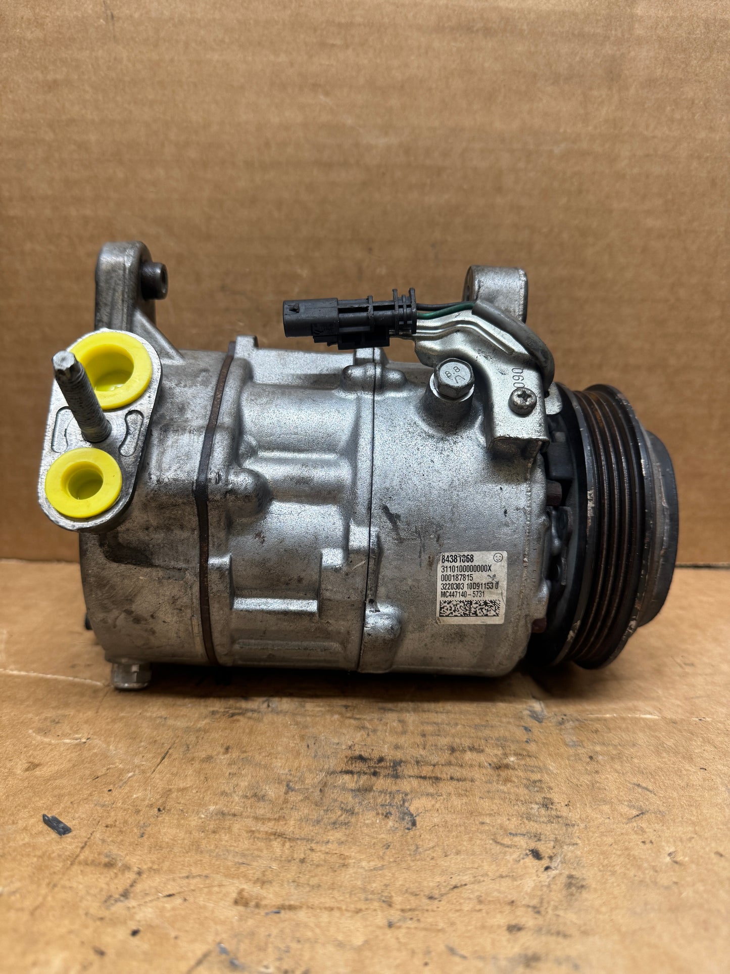 Used OEM AC Compressor 15-22408 / 84417409 / 84877092 / 84849912 / 84664206