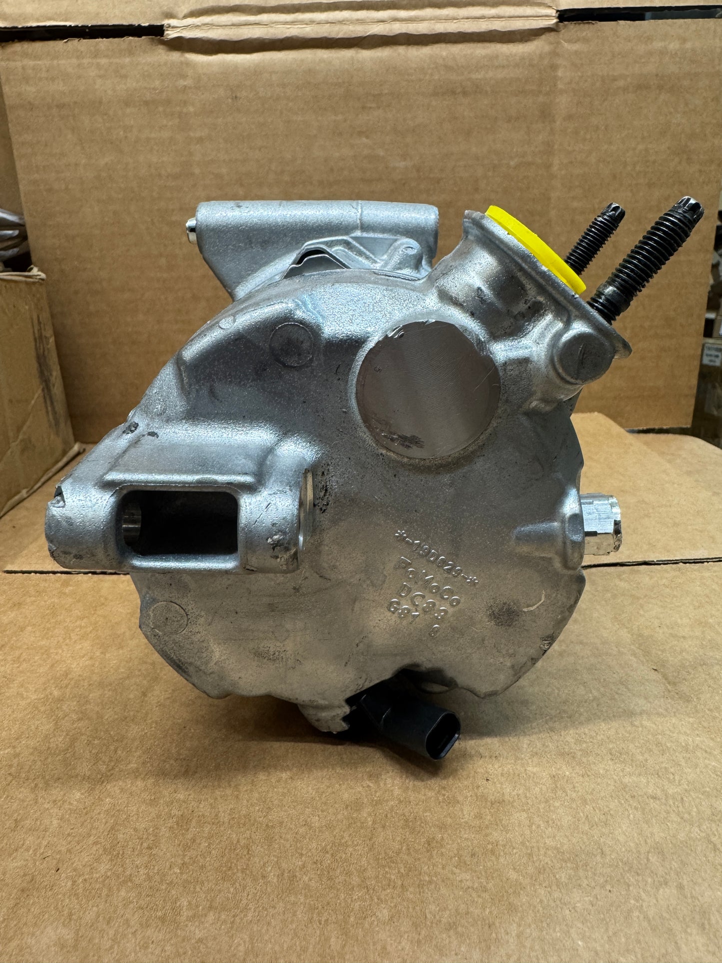 Used OEM AC Compressor L1MZ19703G / L1MZ19703D / MB3Z19703F / L1MZ19703AB / YCC564 / YCC615 / YCC626