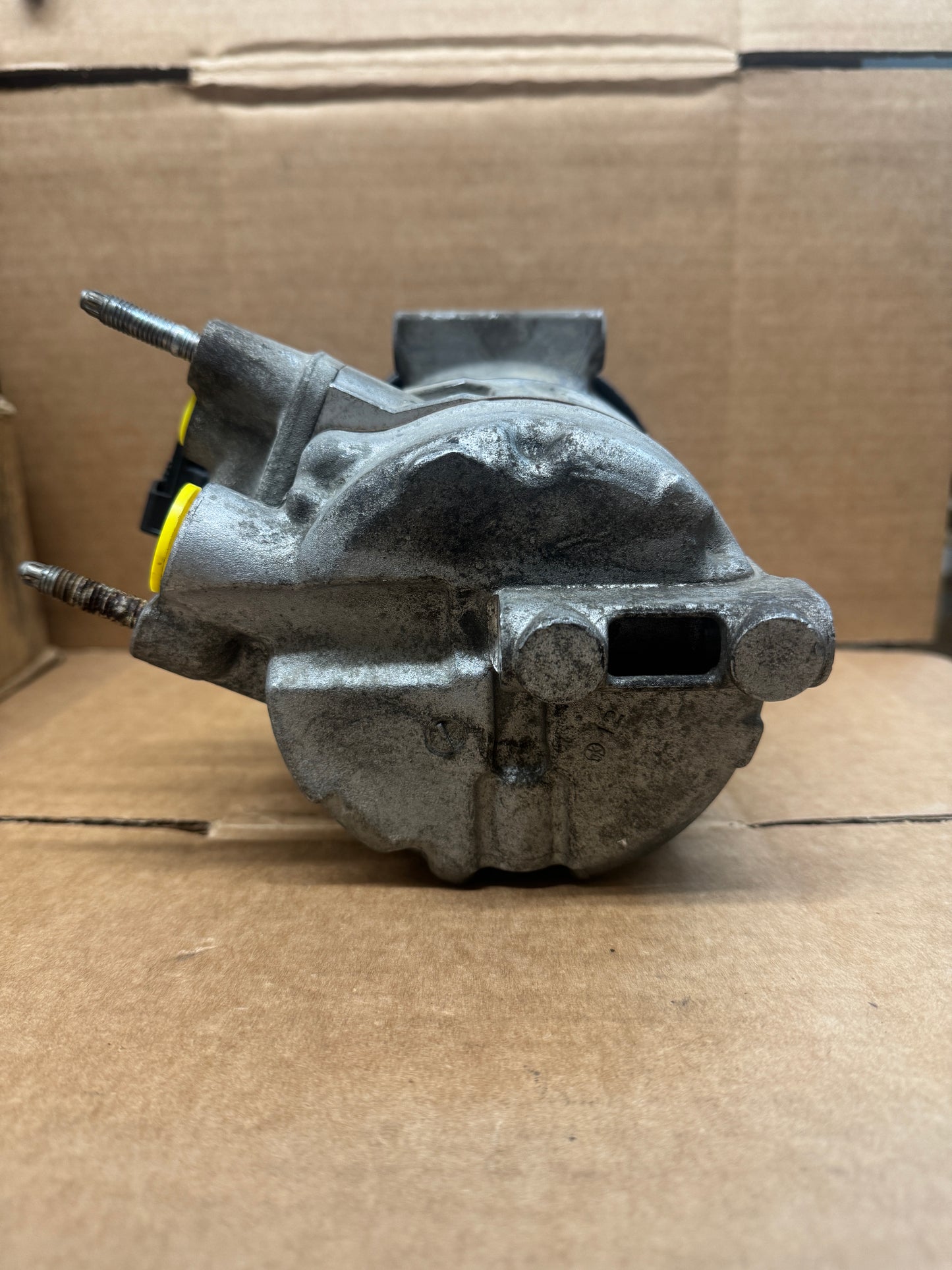 Used OEM AC Compressor 15-21517 / 471-0714 / 21992587