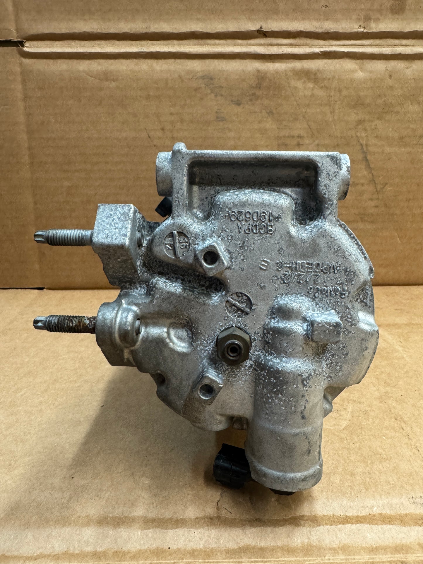 Used OEM AC Compressor CV6Z19703F / CV6Z19703M / GV6Z19703C / YCC296 / YCC365 / YCC409
