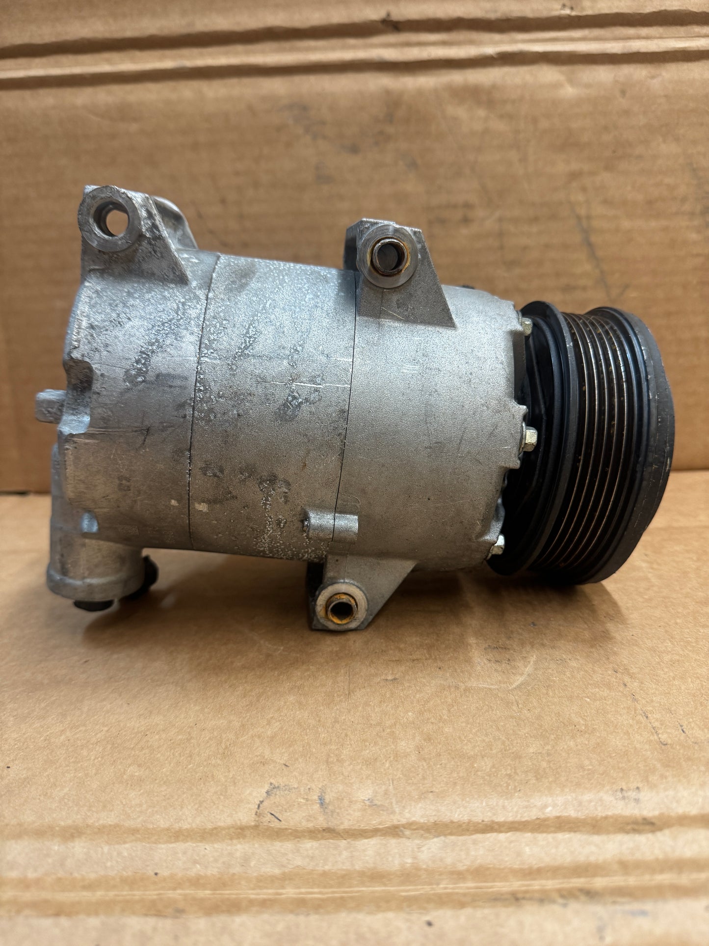 Used OEM AC Compressor CV6Z19703F / CV6Z19703M / GV6Z19703C / YCC296 / YCC365 / YCC409