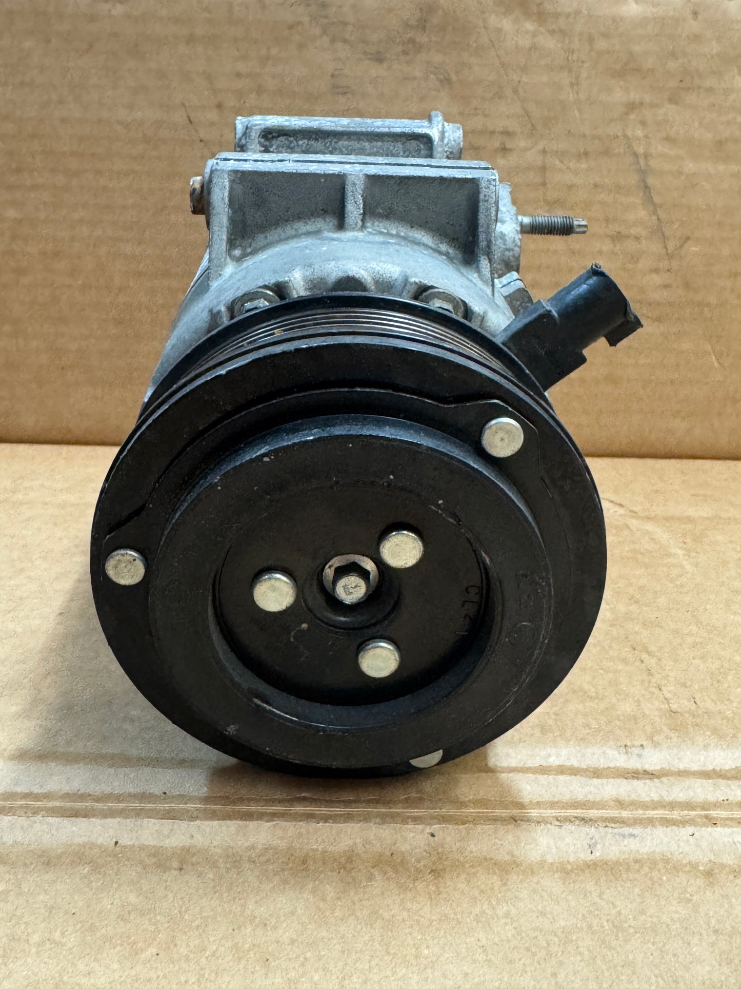 Used OEM AC Compressor CV6Z19703F / CV6Z19703M / GV6Z19703C / YCC296 / YCC365 / YCC409