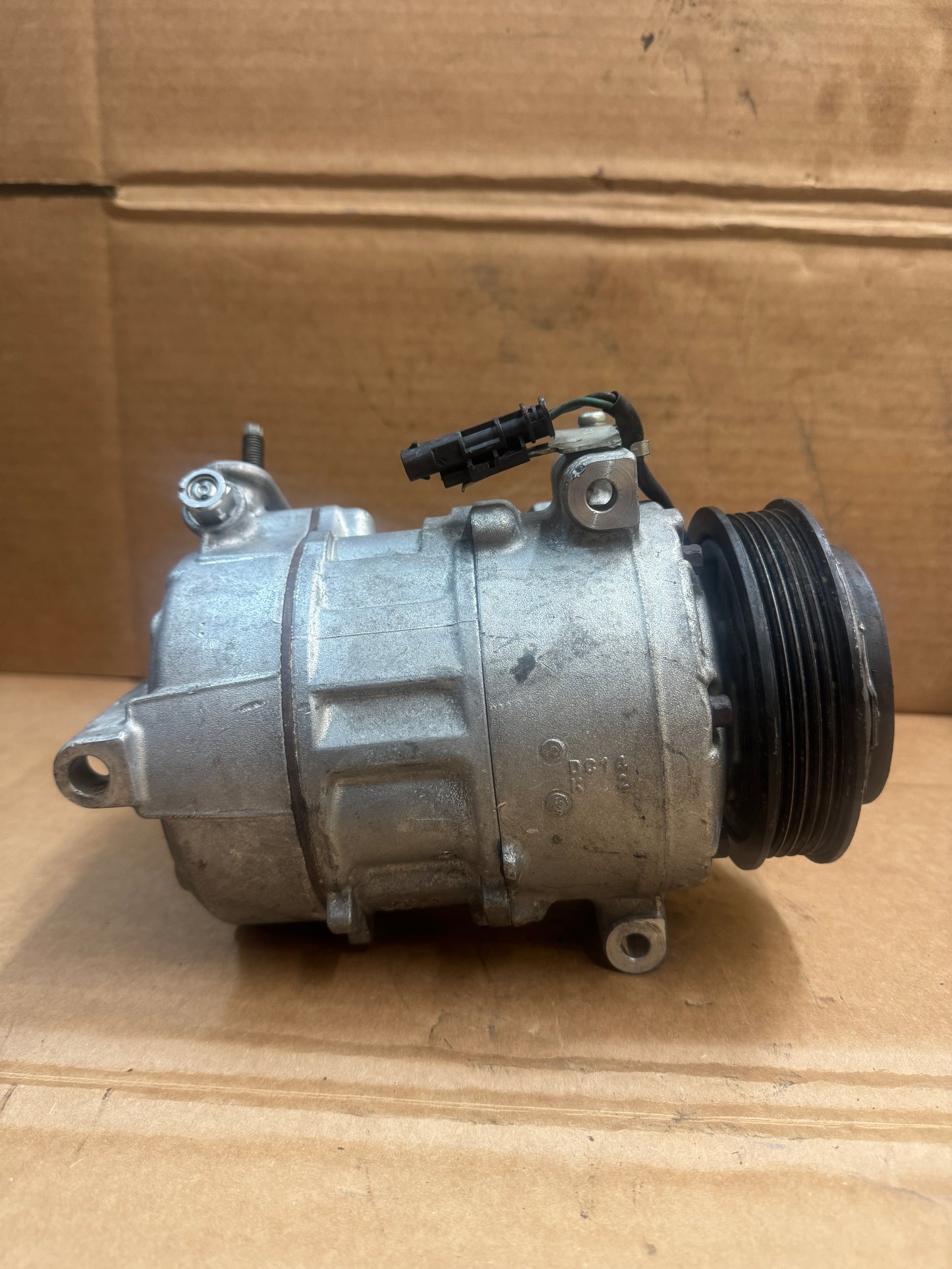 Used OEM AC Compressor 15-22335 / 15-22384 / 15-22399 / 84005713 / 84364335 / 84767892 / 84139372