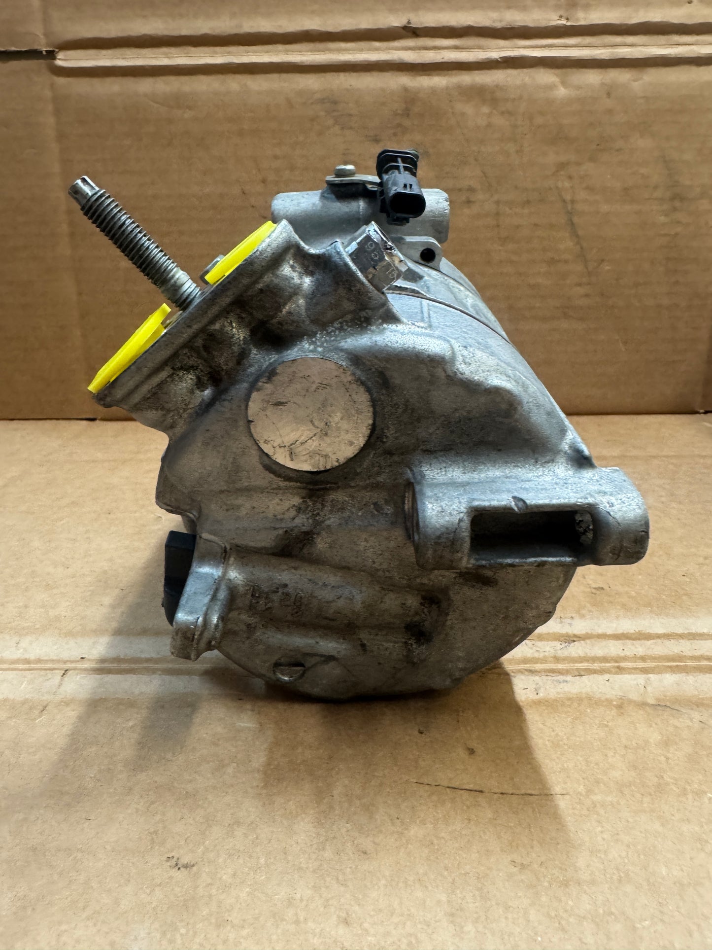 Used OEM AC Compressor 15-22335 / 15-22384 / 15-22399 / 84005713 / 84364335 / 84767892 / 84139372