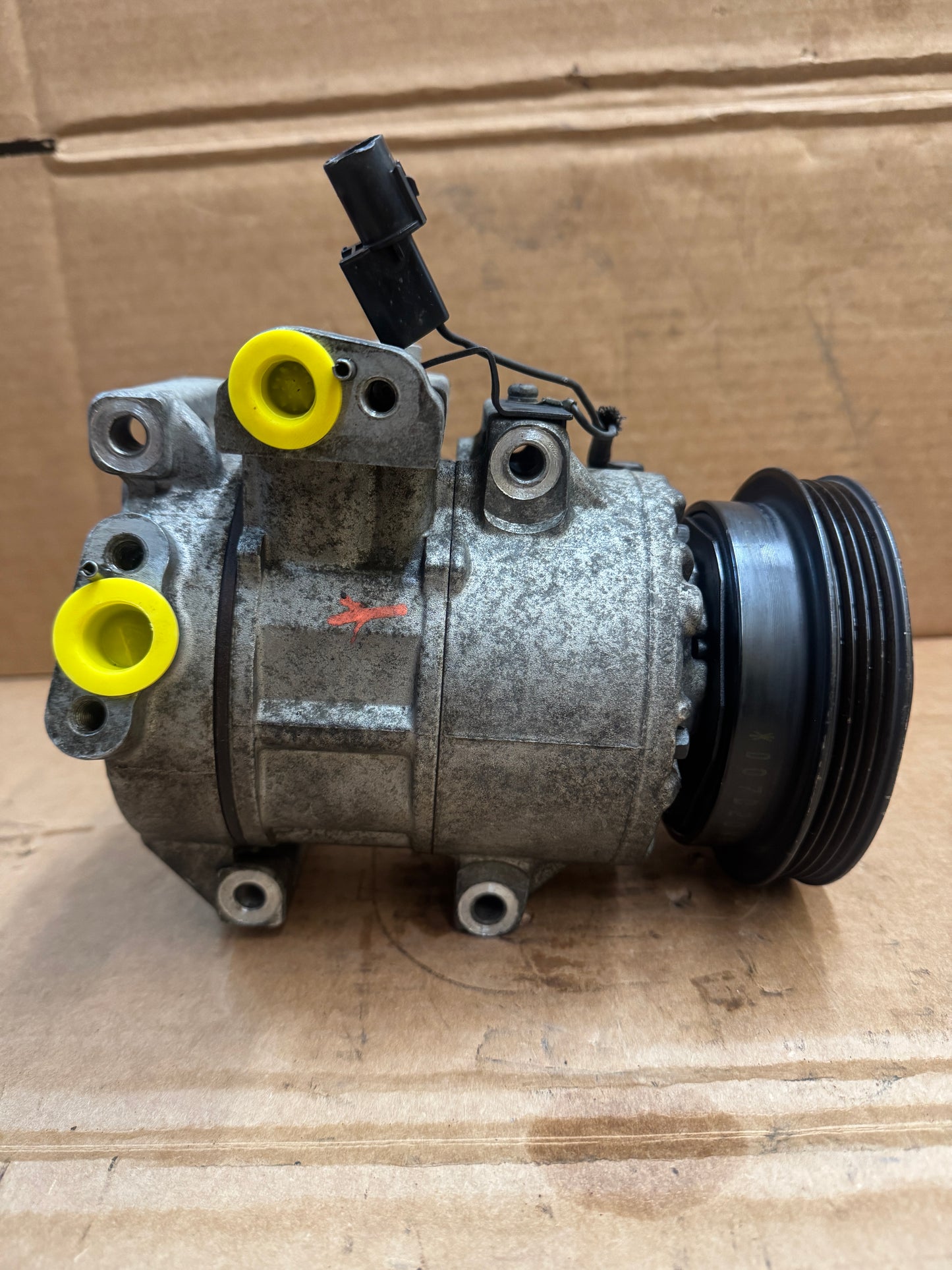Used OEM AC Compressor 97701-0E125 / 97701-2F130 / 97701-2F130DR