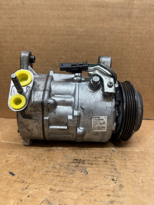 Used OEM AC Compressor 15-22408 / 84417409 / 84877092 / 84849912 / 84664206
