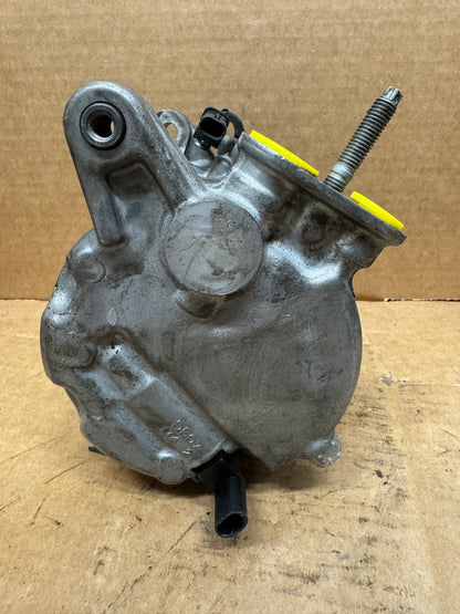 Used OEM AC Compressor 15-22408 / 84417409 / 84877092 / 84849912 / 84664206